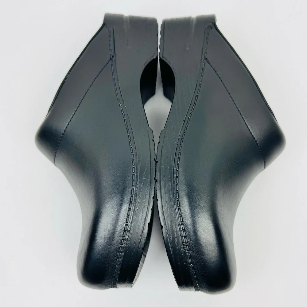 Dansko NWOT Traditional clogs open-back mules. Support and comfort shoe. Size 44